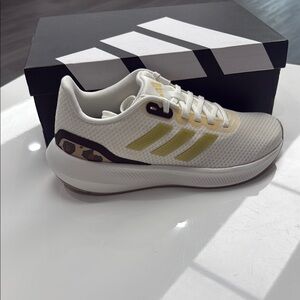 NEW Adidas RUNFALCON Size3.0W Running Shoes in White/Gold/Camo (with box)